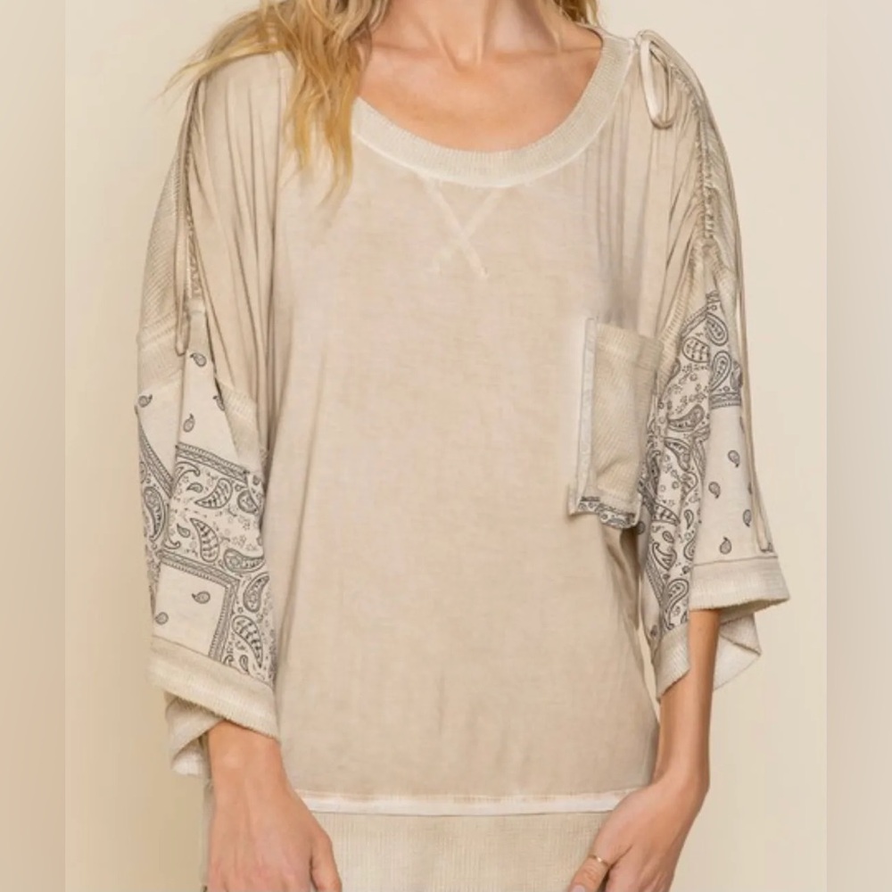 New POL Women's Cream Paisley Print Pullover Top Size Medium